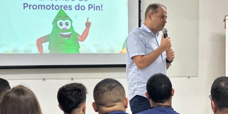 Supermercado Pinheiro realiza encontro e capacitação com promotores de Vendas