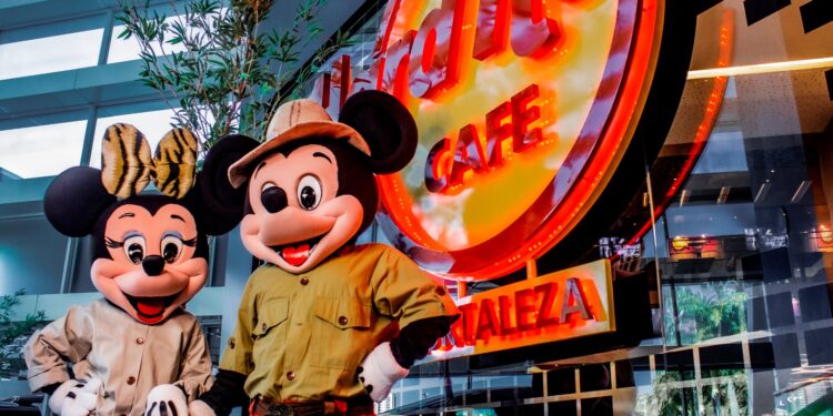 Mickey Safari e muito Rock ‘n’ Roll: um domingo mágico no Hard Rock Cafe Fortaleza