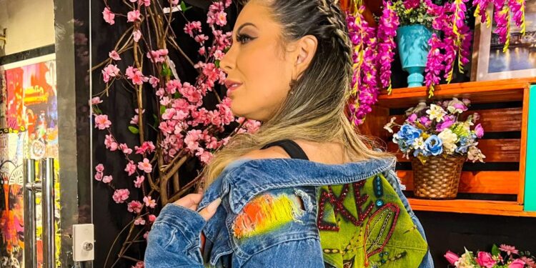 Rainha do Jeans, empresária Thaty Rabello vai abrir desfile  na Fenacce e apresenta nova coleção Verão 2024 