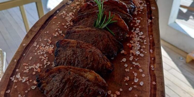 DOM Luxury Glamping, o primeiro acampamento de luxo do Brasil, localizado em no Ceará, lança cardápio potente para vários paladares