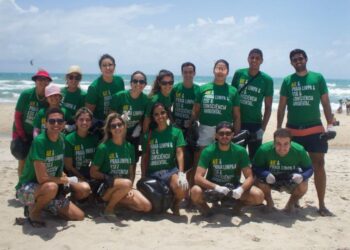 Associação de Jovens Empresários de Fortaleza (AJE) pretende retirar 1 tonelada de resíduos da Praia do Futuro no próximo sábado (dia 30)