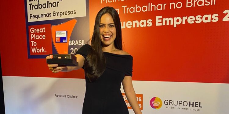 Superintendente do Shopping Eusébio, Marília Ximenes palestra em almoço empresarial na CDL Jovem Fortaleza