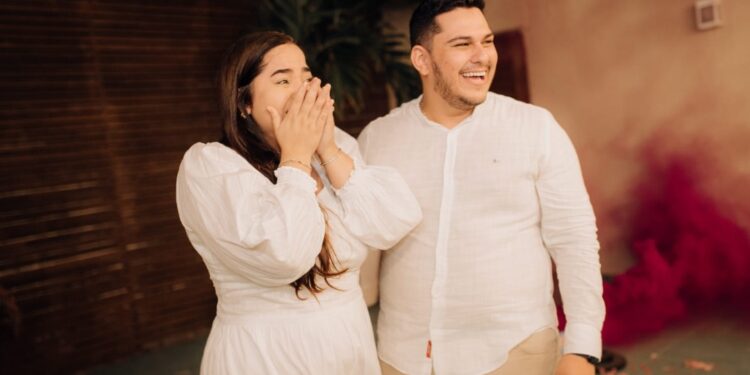 Empresários Paula Ohana e Davi Vasconcelos realizam chá de revelação no Spazio Buffet