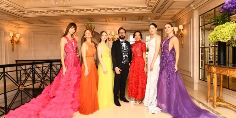 Estilista cearense Ivanildo Nunes valoriza cultura do nordeste em desfile de moda em Paris