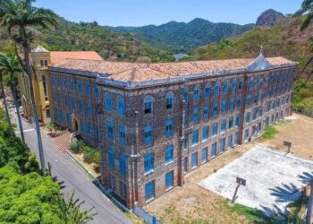 Mosteiro dos Jesuítas celebra dia de Nossa Senhora Aparecida com ação social para crianças