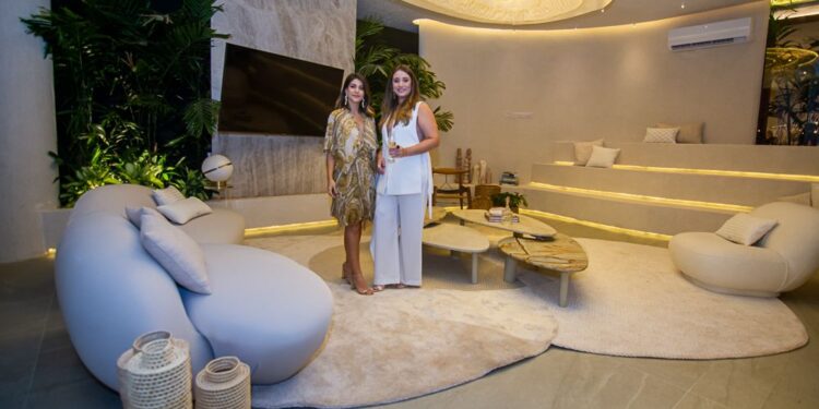 Aconchegante, imersivo e elegante: “Lounge Dinâmico –  SEBRAE” leva assinatura das arquitetas Jéssica Guimarães e Sara Carioca
