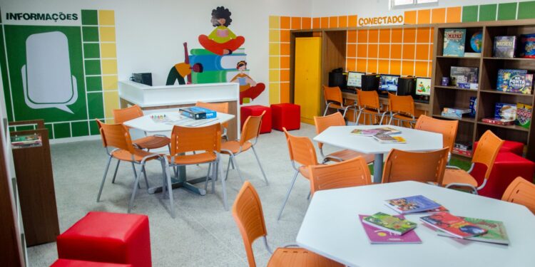 Escola municipal em Maracanaú ganha nesta terça-feira (2) uma nova biblioteca do projeto Territórios da Leitura