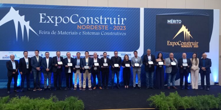 Expoconstruir Nordeste 2023 começa com homenagens e confiança na força do setor da construção civil