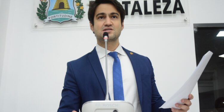 Vereador Pedro Matos cobra convocação de aprovados em concurso público realizado em 2018 pela Secretaria da Educação do Ceará