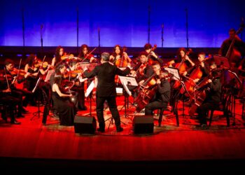 Orquestra Jacques Klein e Coral Vozes de Iracema realizam concerto gratuito nesta quinta-feira (19), na Concha Acústica da UFC