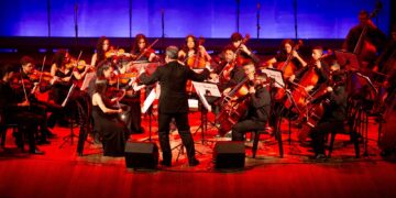 Orquestra Jacques Klein e Coral Vozes de Iracema realizam concerto gratuito nesta quinta-feira (19), na Concha Acústica da UFC