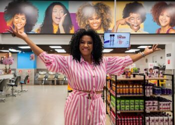 Maior rede especializada em produtos para cabelos com ondas e cachos do país chega ao Ceará