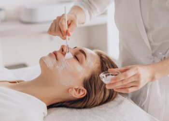 Farmácia Santa Branca inova e oferta serviço de análise facial gratuito para clientes