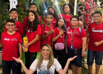 Rainha do Jeans, Thaty Rabello realiza ação do projeto Arte e Cultura para Todos, voltado para crianças e adolescentes