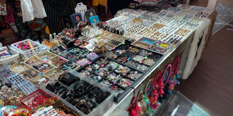 RioMar Fortaleza recebe feira com artesanatos, produtos de decoração, roupas e acessórios indianos 