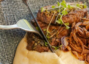 Eleito um dos melhores restaurantes do país, Zoi oferta almoço do chef a R$ 69