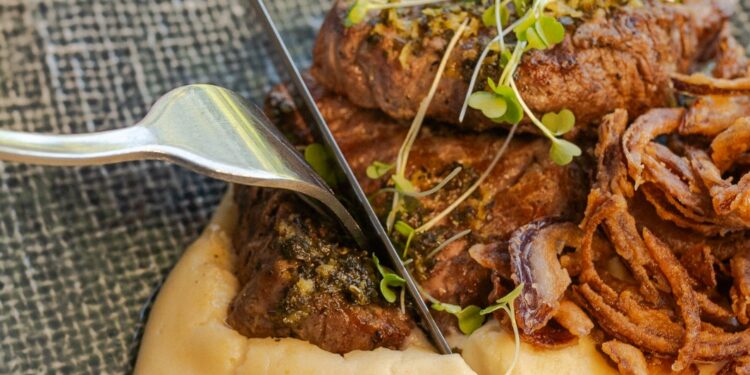 Eleito um dos melhores restaurantes do país, Zoi oferta almoço do chef a R$ 69