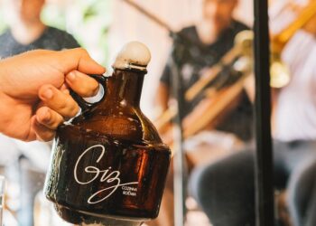 Giz Cozinha Boêmia celebra 5 anos com roda de samba especial ao som de Mestrinho e Nilze Carvalho