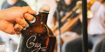 Giz Cozinha Boêmia celebra 5 anos com roda de samba especial ao som de Mestrinho e Nilze Carvalho