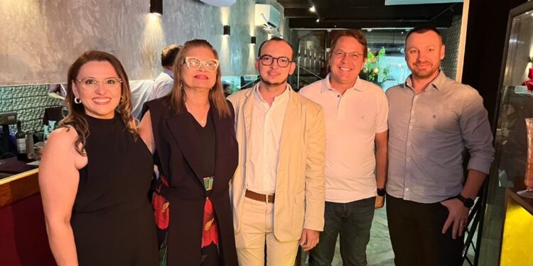 Nadson Bezerra e Manuela Oliveira reúnem empresários em jantar intimista para anunciar a chegada da Adesso Mobili em Fortaleza