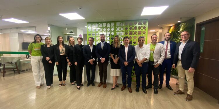 Unimed Fortaleza recebe Cônsul do Canadá e avaliadores da QGA para primeira visita de acompanhamento da Acreditação Internacional da Rede Própria