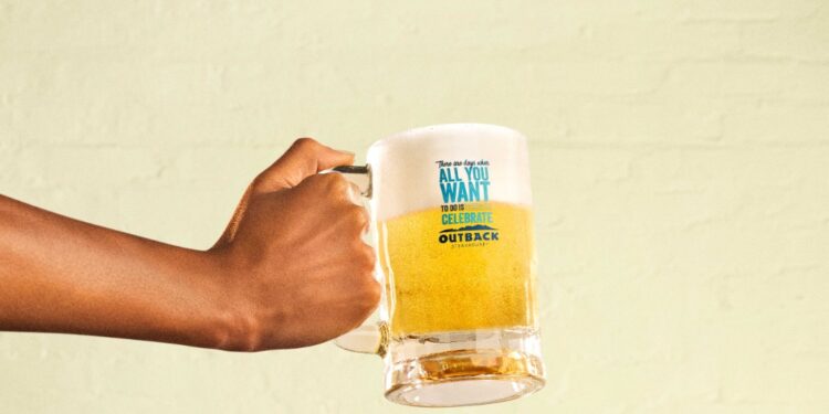 Elas estão de volta! ‘Canecas Outback’ retornam em ação especial e clientes podem levar ícone para casa