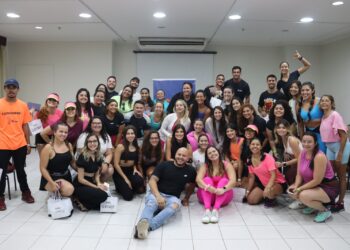 Projeto “Corre que dá tempo” e Hotel Sonata de Iracema promovem gratuitamente manhã com yoga e rodas de conversa sobre bem-estar e saúde