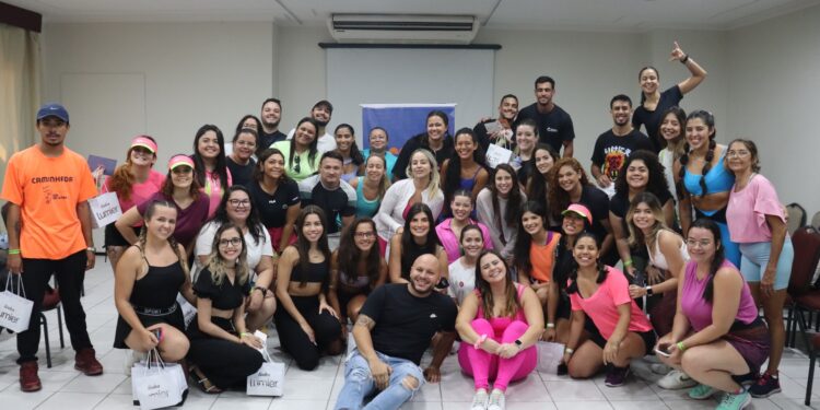 Projeto “Corre que dá tempo” e Hotel Sonata de Iracema promovem gratuitamente manhã com yoga e rodas de conversa sobre bem-estar e saúde