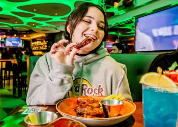 Black Week: Hard Rock Cafe Fortaleza oferece até 50% OFF na Rock Shop e menu exclusivo