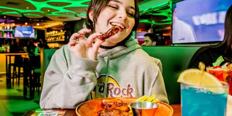 Black Week: Hard Rock Cafe Fortaleza oferece até 50% OFF na Rock Shop e menu exclusivo