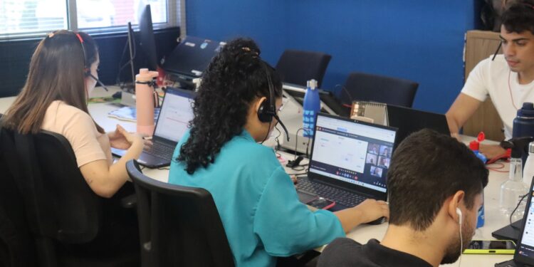 Empresa de tecnologia RD Station Conversas por Tallos abre seleção para 15 vagas em diversas áreas 