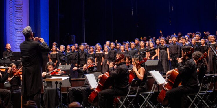 Cineteatro São Luiz recebe Orquestra e Coral do Instituto de Música Jacques Klein neste sábado (02)