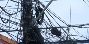 Cidade emaranhada – Fiação aérea polui a cidade e causa acidentes