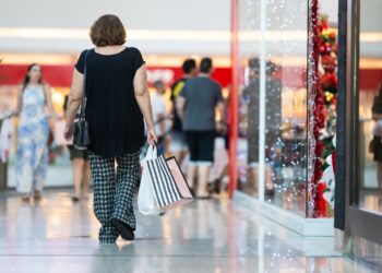 Liquidação Happy Friday dos shoppings RioMar tem horário de funcionamento ampliado neste fim de semana  