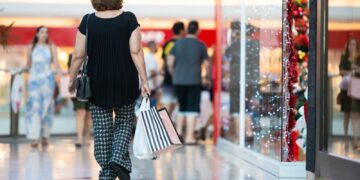 Liquidação Happy Friday dos shoppings RioMar tem horário de funcionamento ampliado neste fim de semana  