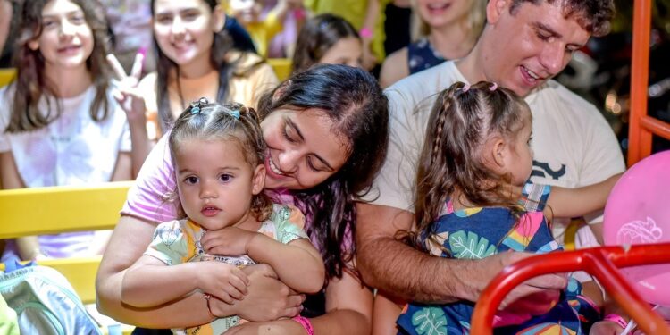 Jardins Open Mall oferece passeio gratuito no “trenzinho charmoso” natalino