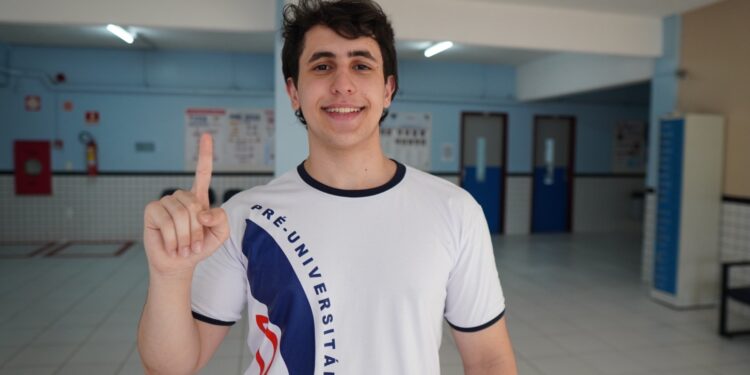 Aluno do Colégio Christus conquista primeiro lugar em Medicina na UFC Fortaleza