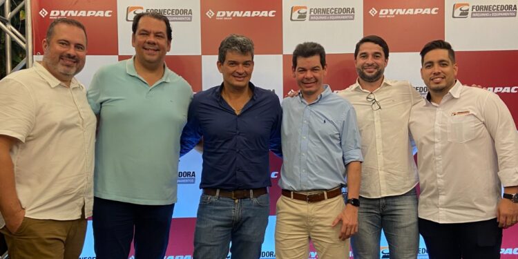 Grupo Fornecedora reúne clientes e apresenta lançamento de pavimentadora da Dynapac