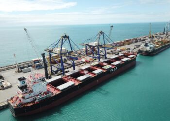 Porto do Pecém e ArcelorMittal batem recorde em 2023, com quase 3 milhões de placas de aço movimentadas
