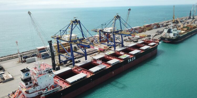 Porto do Pecém e ArcelorMittal batem recorde em 2023, com quase 3 milhões de placas de aço movimentadas