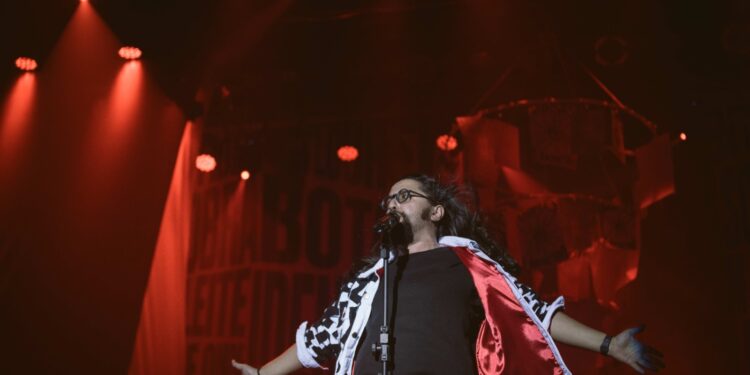 Últimos ingressos:  Moisés Loureiro apresenta ‘Deixamos de Coisa’ neste sábado no Teatro RioMar