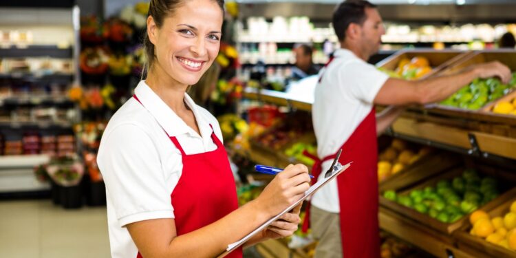 Senac e Acesu qualificam trabalhadores dos supermercados no CE