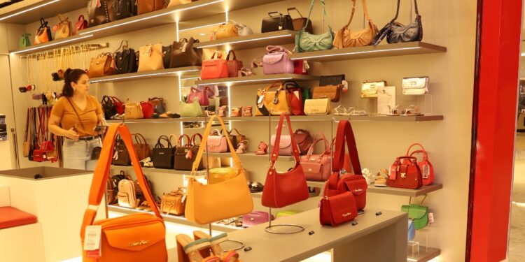 COUROFINO realiza últimos dias de liquidação com até 70% de descontos