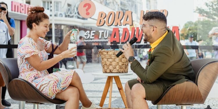 Teste às cegas: Cajuína São Geraldo realiza ação promocional com degustação do refrigerante em lata na Praça do Ferreira