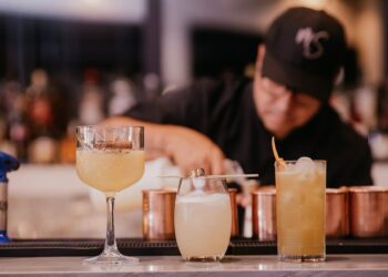 Vistta Rooftop apresenta carta exclusiva de drinks assinada por Marcelo Serrano, criador da espuma de Moscow Mule