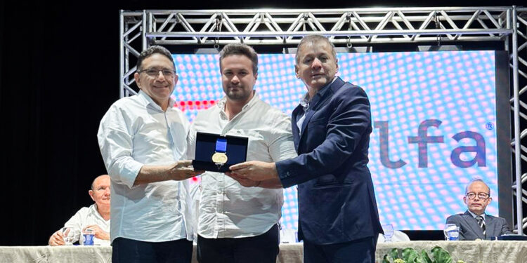 Indústria cearense de bojos recebe homenagem da Prefeitura de Maracanaú