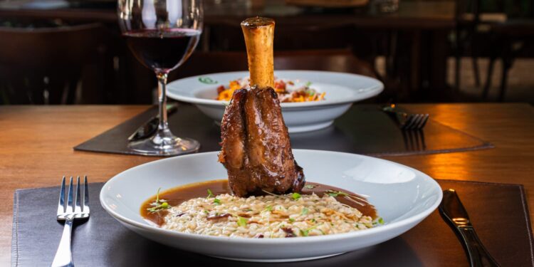 Vitelo a lagosta: conheça as receitas de risoto do Cortile Ristorante 