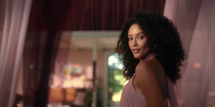 Em nova campanha da Natura, Taís Araujo encoraja mulheres a contarem a vida por meio de ousadias