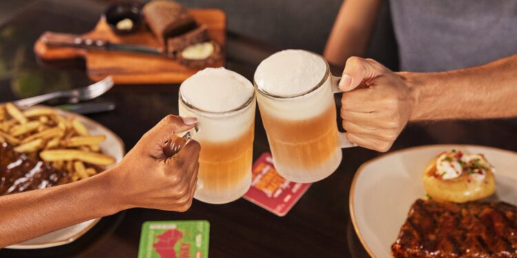 29 de fevereiro? #IssoMereceOutback! Marca presenteia clientes com um chopp grátis nesta quinta-feira especial