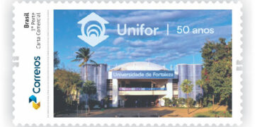 Selo e carimbo dos Correios celebram os 50 anos da Universidade de Fortaleza